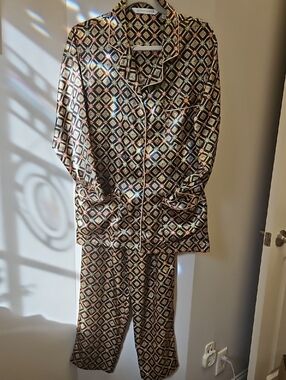 Victoria's Secret BrownGold and Black Geometric Print Women's Pajama Set